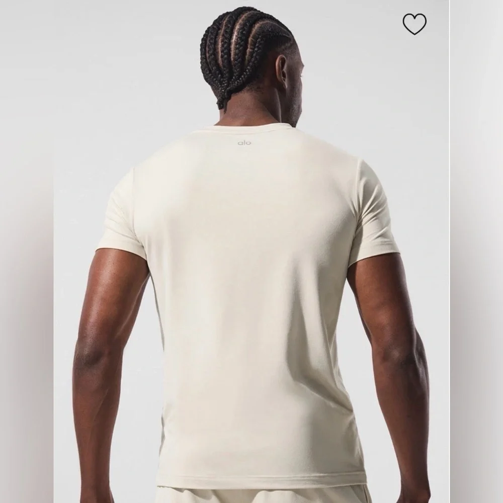 ALO Yoga Men’s “Conquer Reform” Short Sleeve (M) *BESTSELLER* - Picture 4 of 11